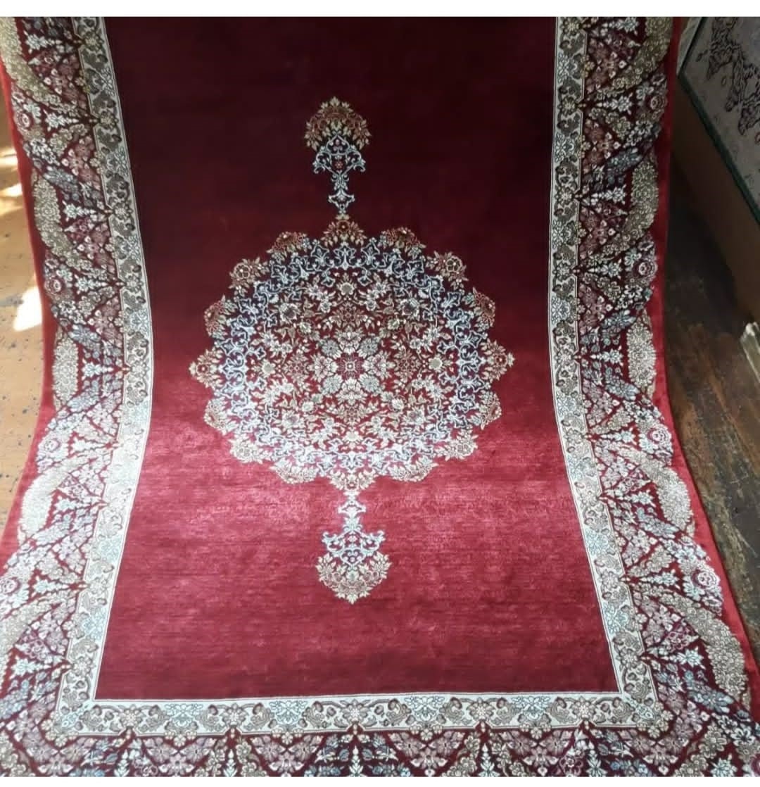 &Ccedil;orumlu kadınlar ipeği sanata d&ouml;n&uuml;şt&uuml;r&uuml;yor, aile b&uuml;t&ccedil;esine katkı sağlıyor
