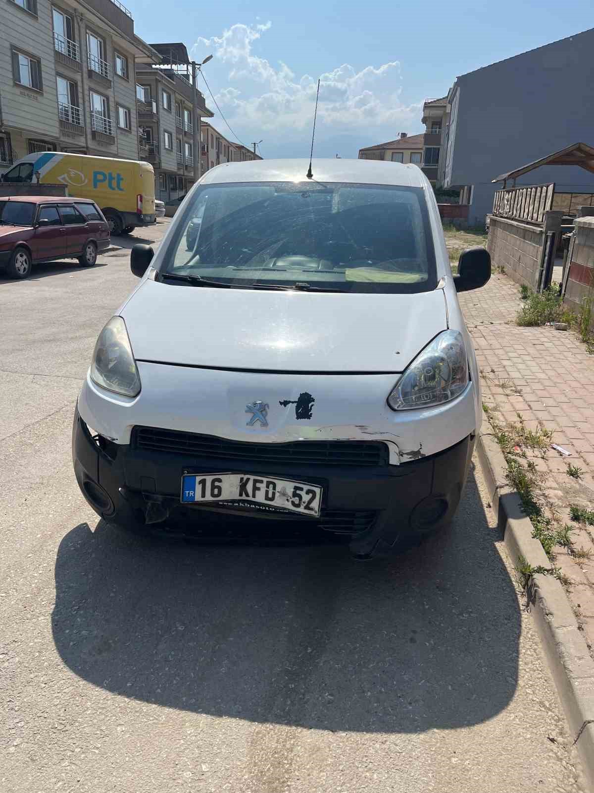 Hafif ticari araca çarpan motosiklet sürücüsü ağır yaralandı
