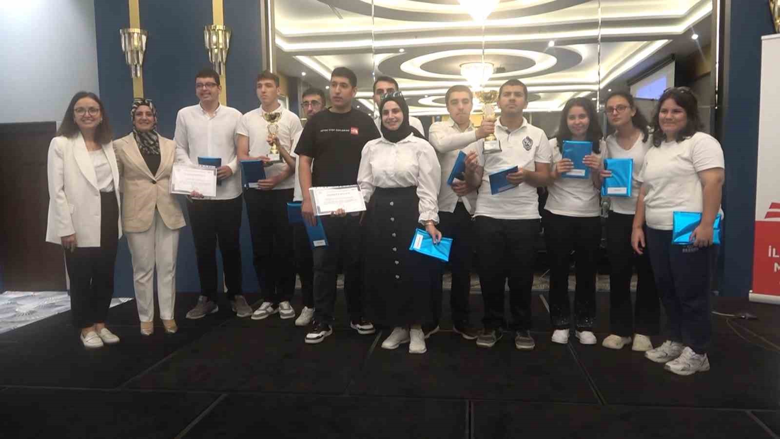 Yalova’da kitap okuma yarışması ödül töreni yapıldı