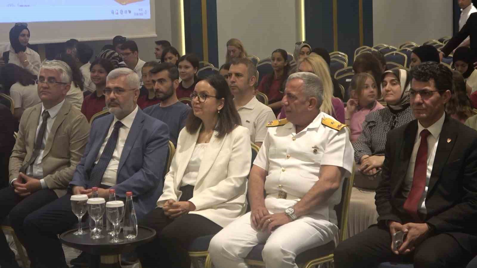 Yalova&rsquo;da kitap okuma yarışması &ouml;d&uuml;l t&ouml;reni yapıldı
