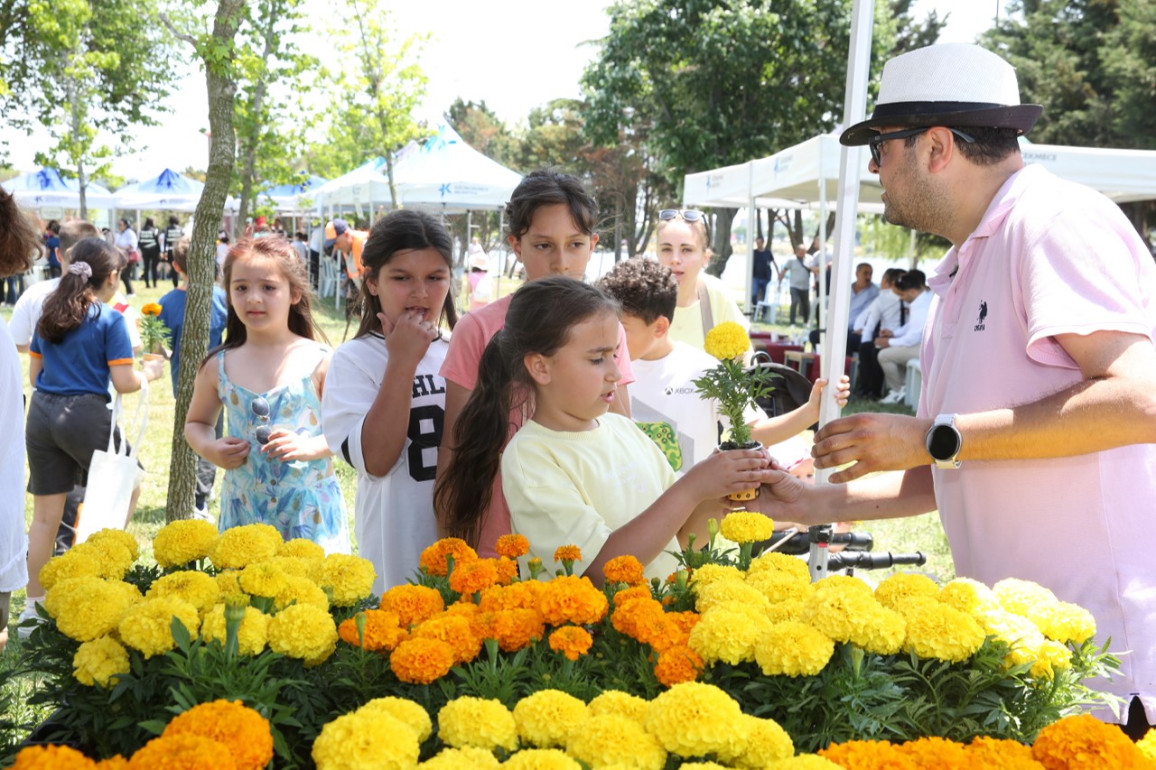 &Ccedil;evre Koruma Haftası&rsquo;nda K&uuml;&ccedil;&uuml;k&ccedil;ekmece&rsquo;de Kitap Takas etkinliği d&uuml;zenlendi
