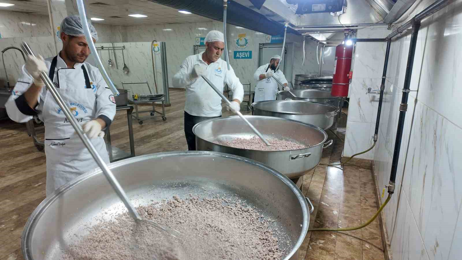 Haliliye’de ihtiyaç sahiplerine sıcak yemek hizmeti