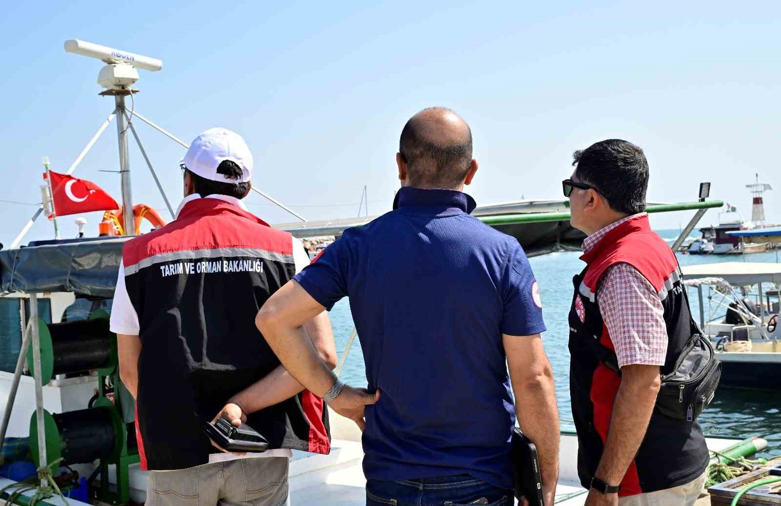 İzmir&rsquo;de balık&ccedil;ılara y&ouml;nelik denetimlerde ceza yağdı
