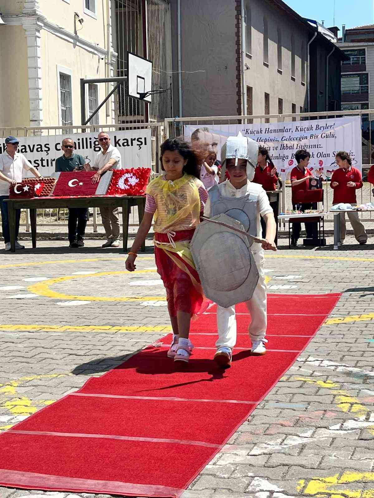 Sinop’ta atıklar öğrencilerin elinde sanata dönüştü
