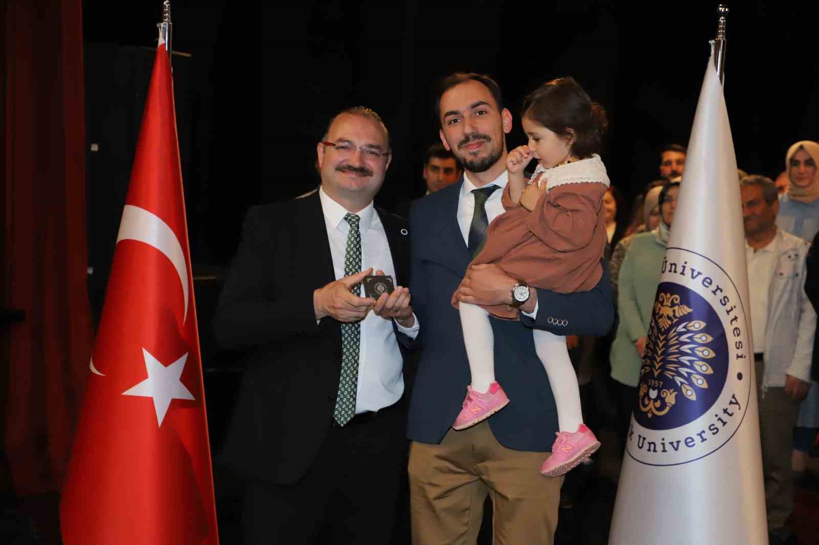 Atatürk Üniversitesi, bilimsel teşvik töreni ile akademisyenlerini ödüllendirmeye devam ediyor
