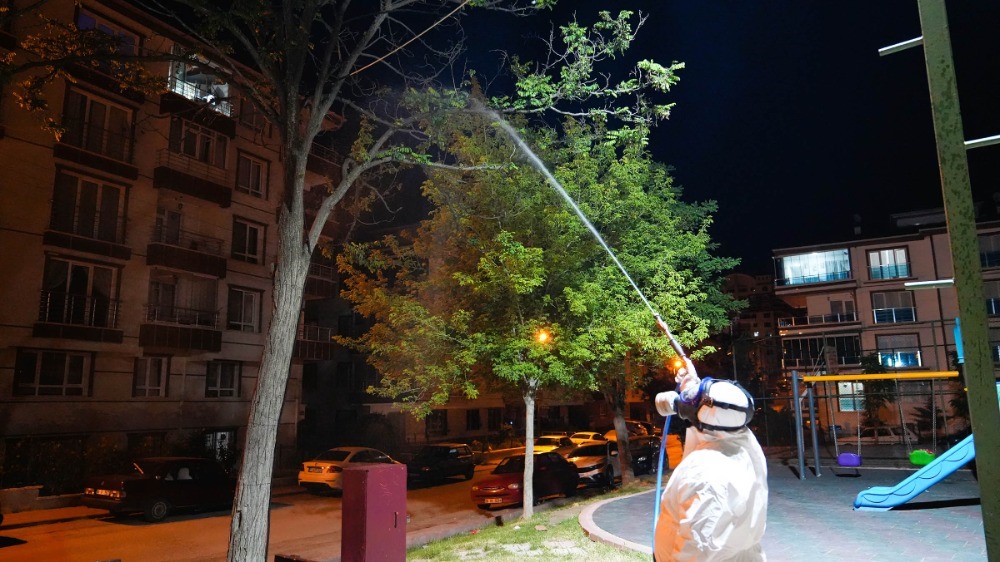 Keçiören’de sineklere karşı ilaçlama çalışmalarını artırıldı

