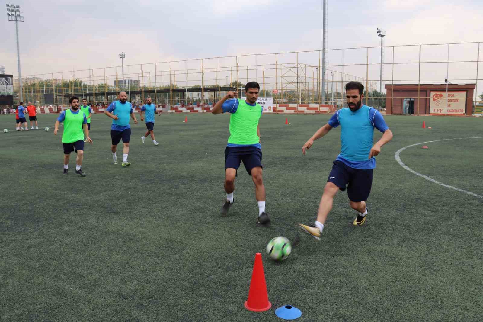 Eyyüp Cenap Gülpınar antrenör eğitim programı başladı
