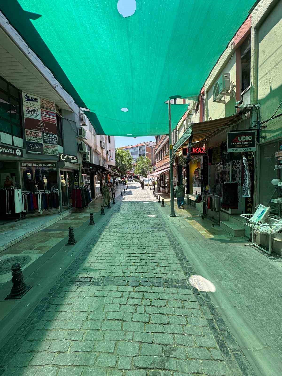 Merkezefendi Belediyesi kendi taktığı tenteyi kendisi s&ouml;kt&uuml;
