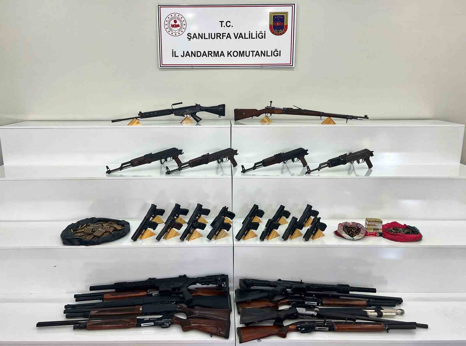 Jandarma nereye baktıysa silah çıktı