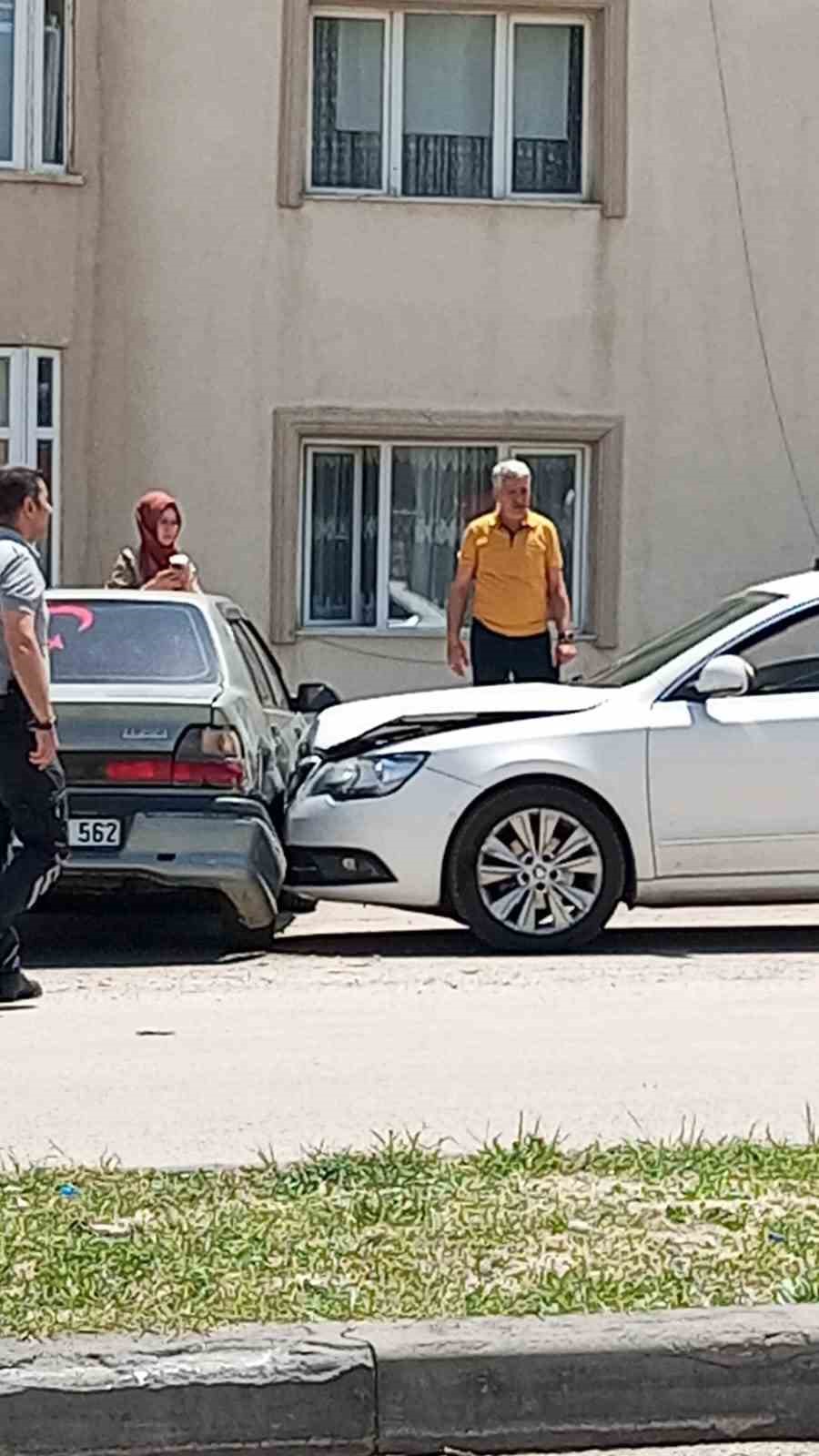 Kalp krizi geçiren sürücü zincirleme kazaya neden oldu