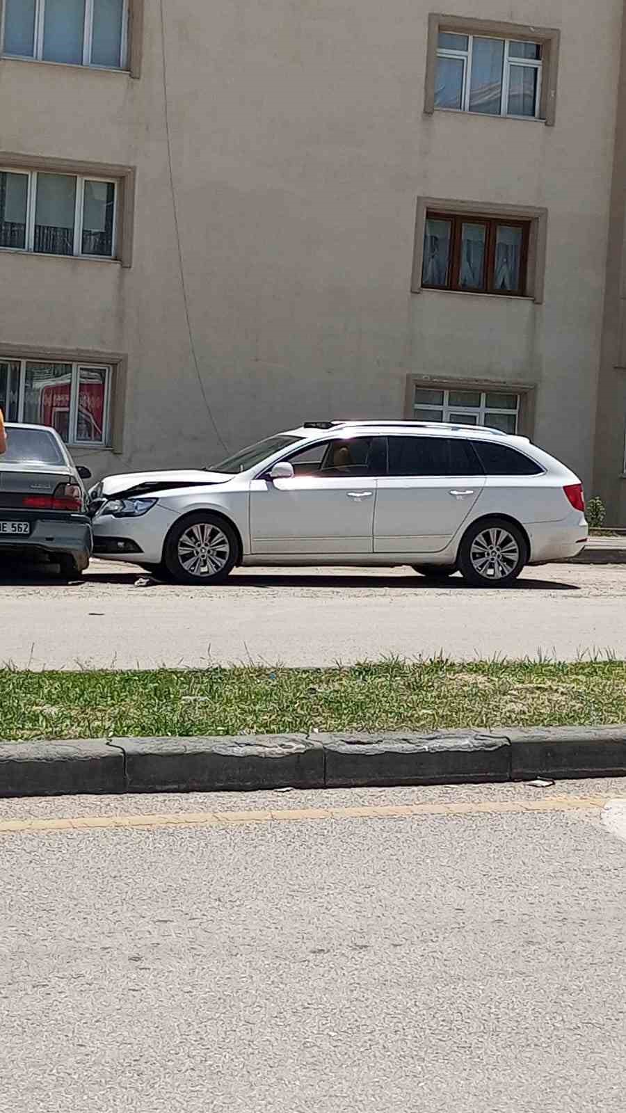 Kalp krizi ge&ccedil;iren s&uuml;r&uuml;c&uuml; zincirleme kazaya neden oldu
