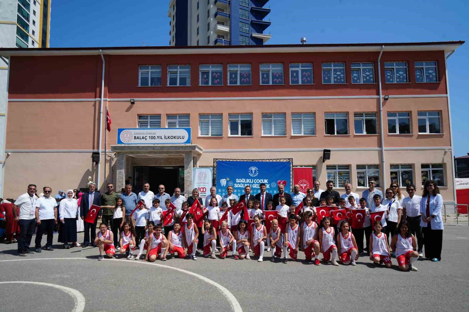 Minik sağlık elçileri, arkadaşlarına sağlık hizmetlerini anlattı