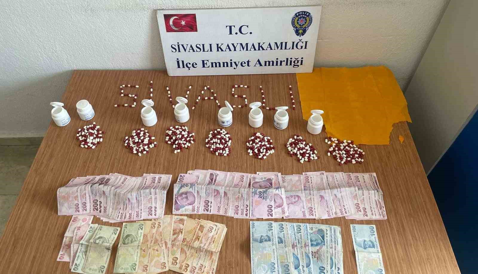 Uşak’ta 3 uyuşturucu satıcısı tutuklandı