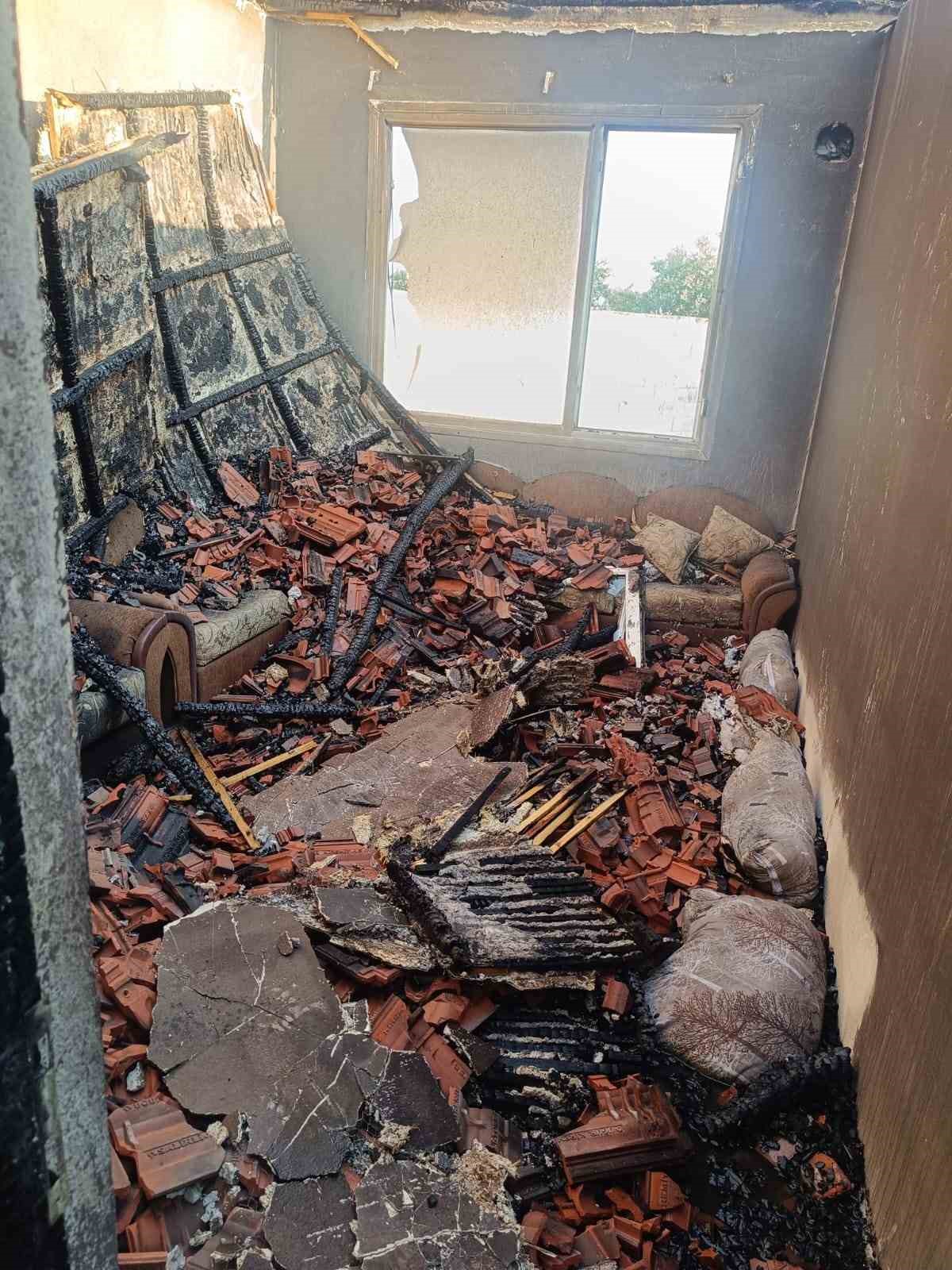 Yangında alevlerin arasında kalan bebek hayata tutunamadı
