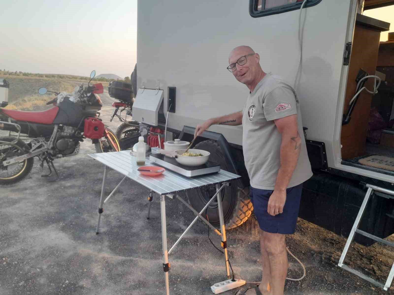 İtalyan gezginler Meke G&ouml;l&uuml;&rsquo;nde mola verdi
