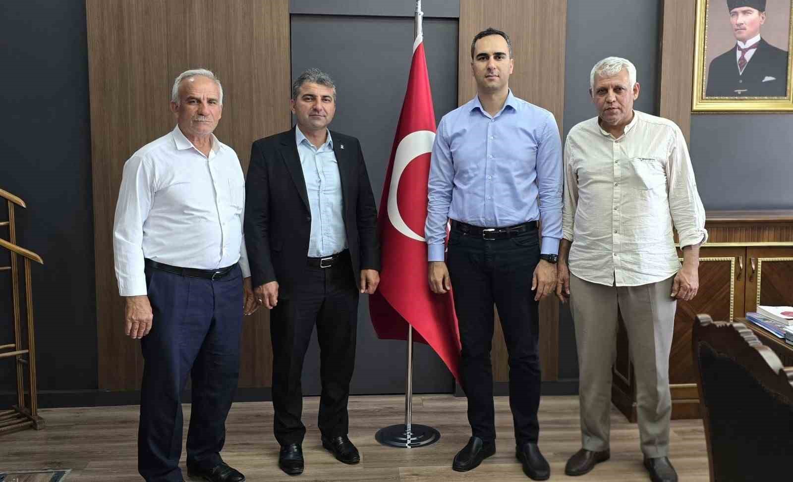 Kaymakam Artar, plaket ile uğurlandı
