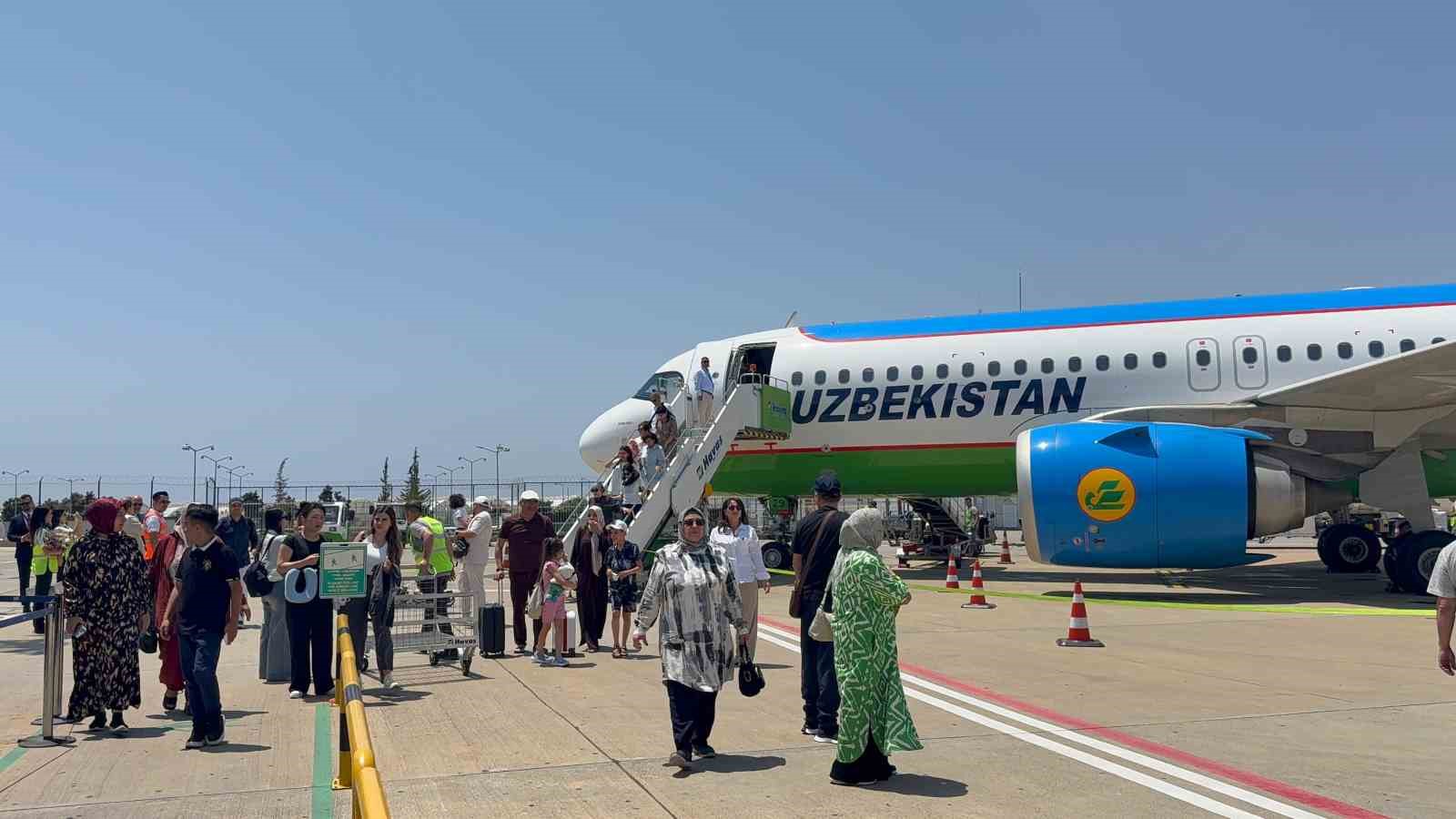 Özbekistan’dan Gazipaşa-Alanya Havalimanı’na ilk direkt uçuş gerçekleşti