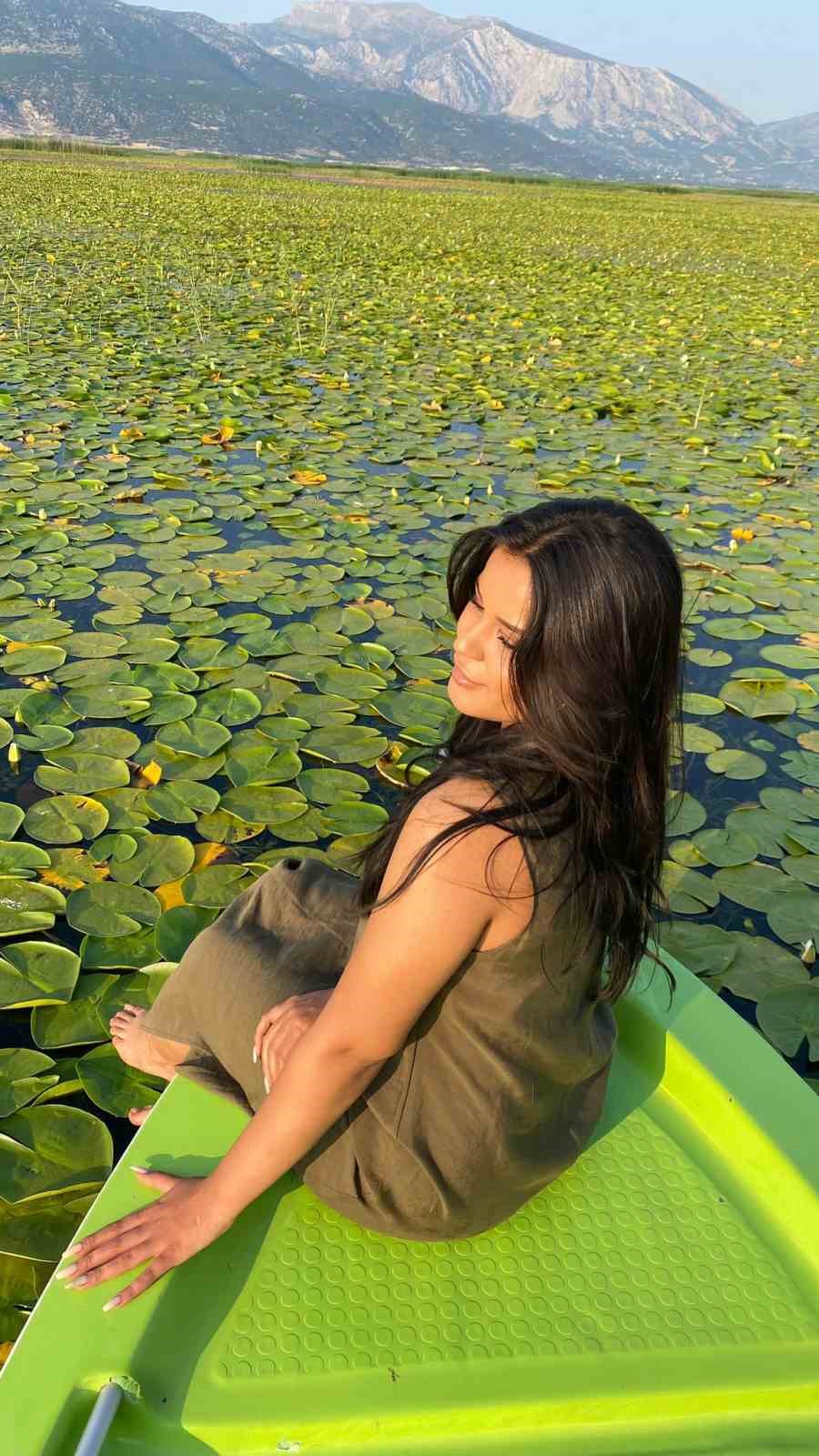 Nilüferlerin görsel şöleni yerli ve yabancı turistlerin ilgi odağı oldu
