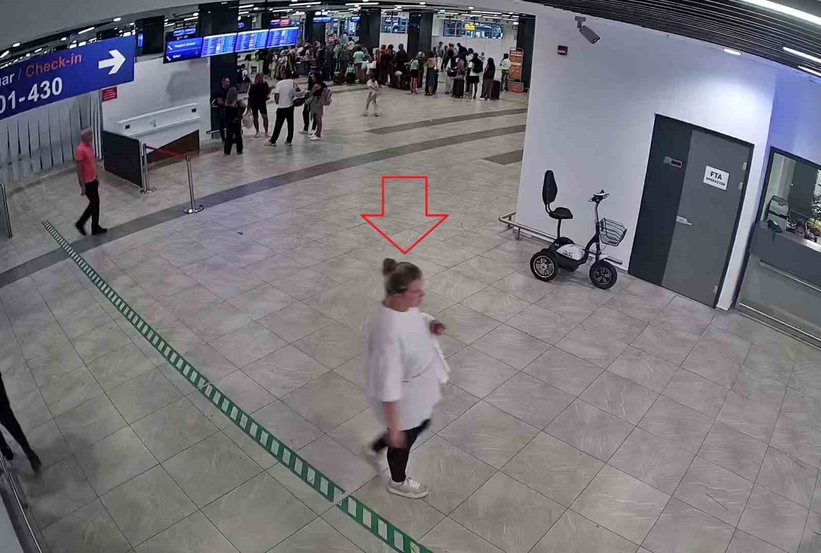 Antalya Havalimanı&rsquo;nda doğan ve tuvalete bırakılan bebek, Rus yetkililere teslim edildi
