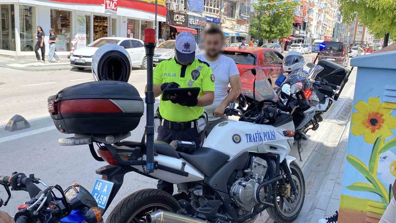 Abart egzozlu motosikletliye 9 bin 267 lira ceza
