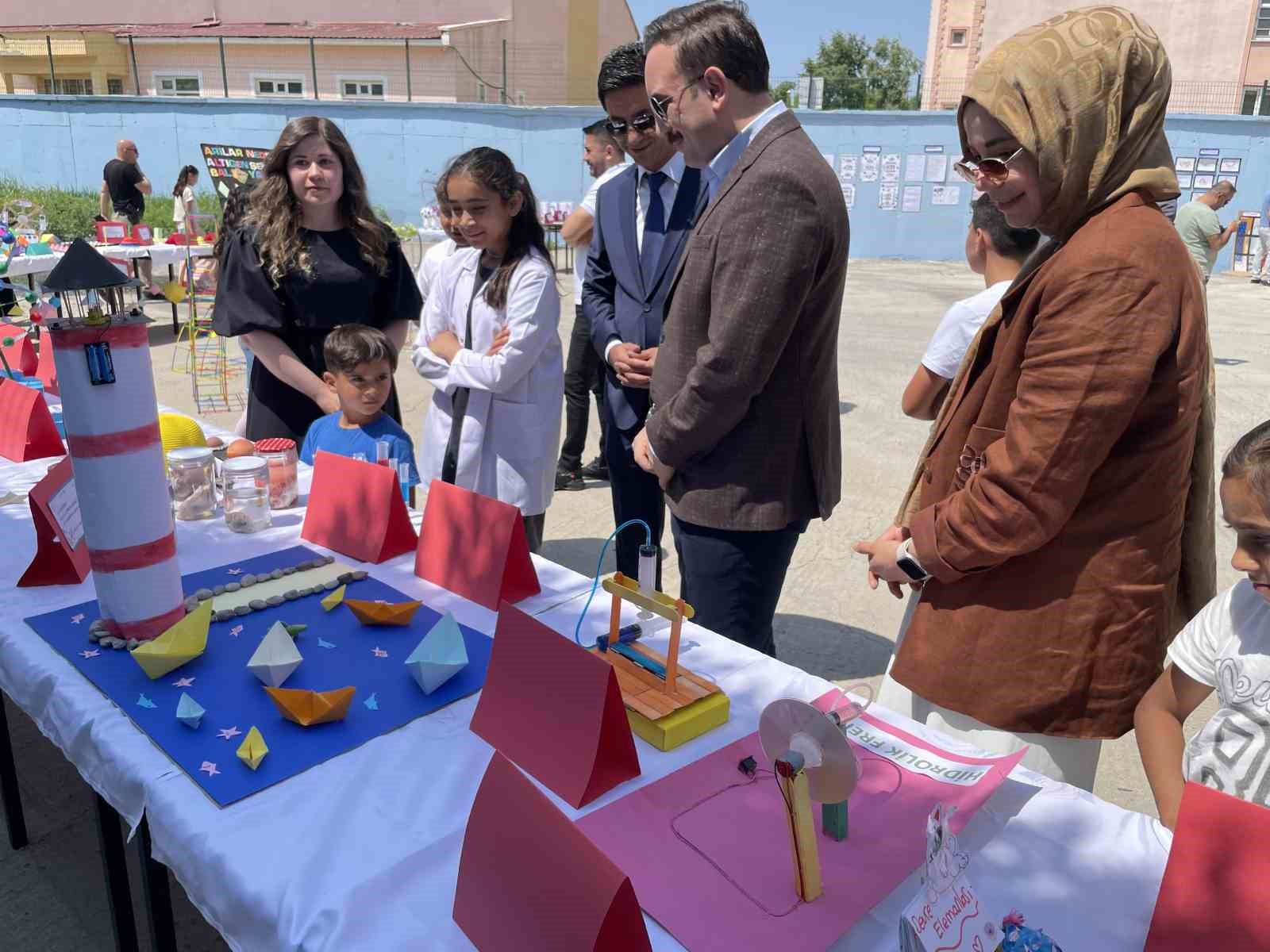 Malazgirt BİLSEM öğrencilerinden yılsonu sergisi