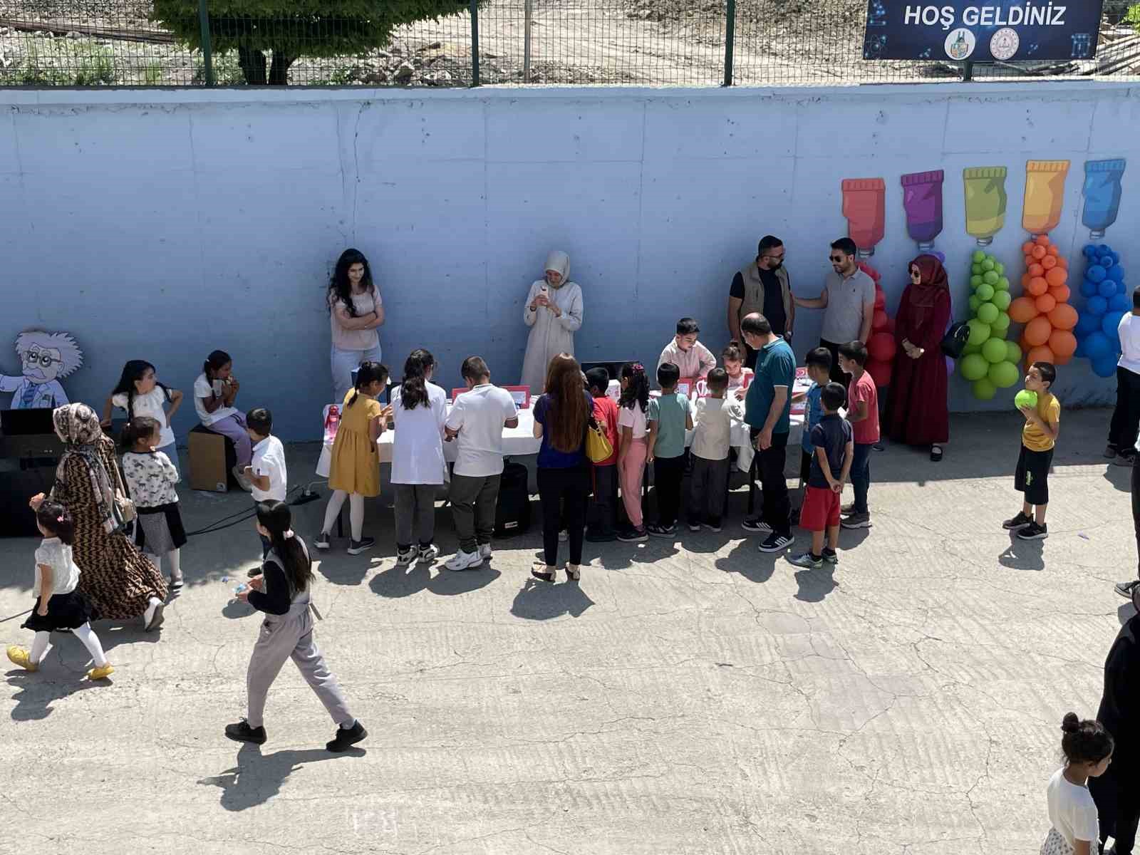 Malazgirt BİLSEM &ouml;ğrencilerinden yılsonu sergisi
