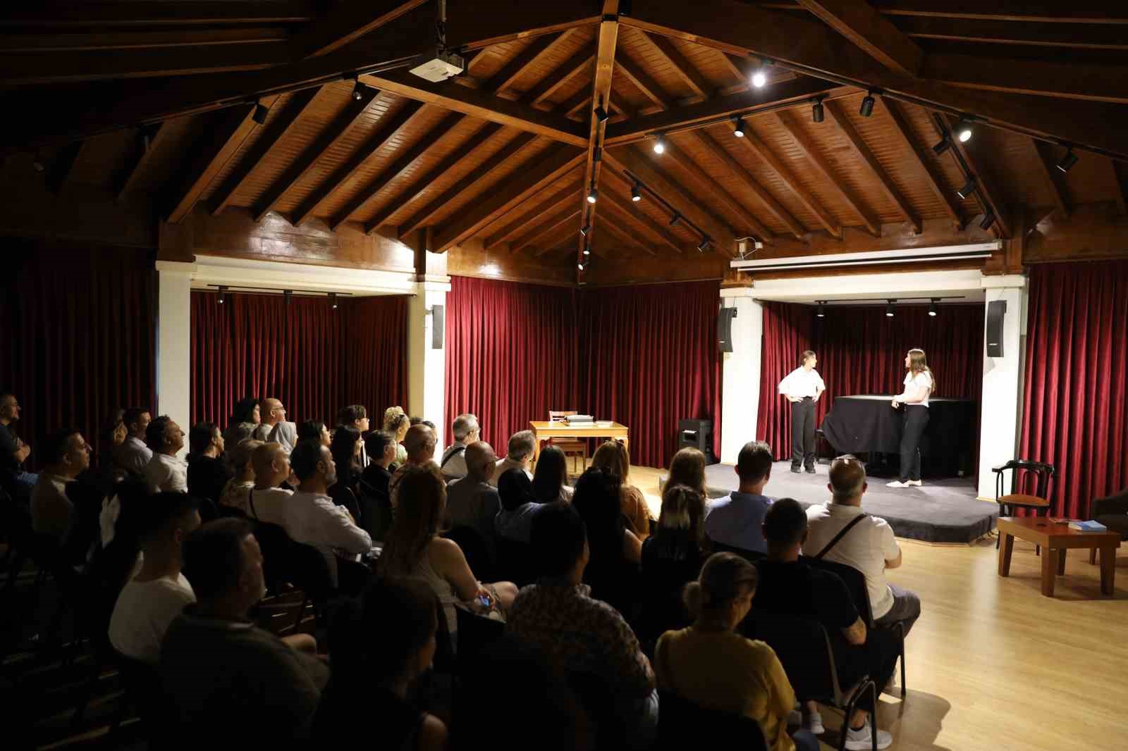 Bursalı gençler, Nâzım Hikmet’i sahneye taşıdı
