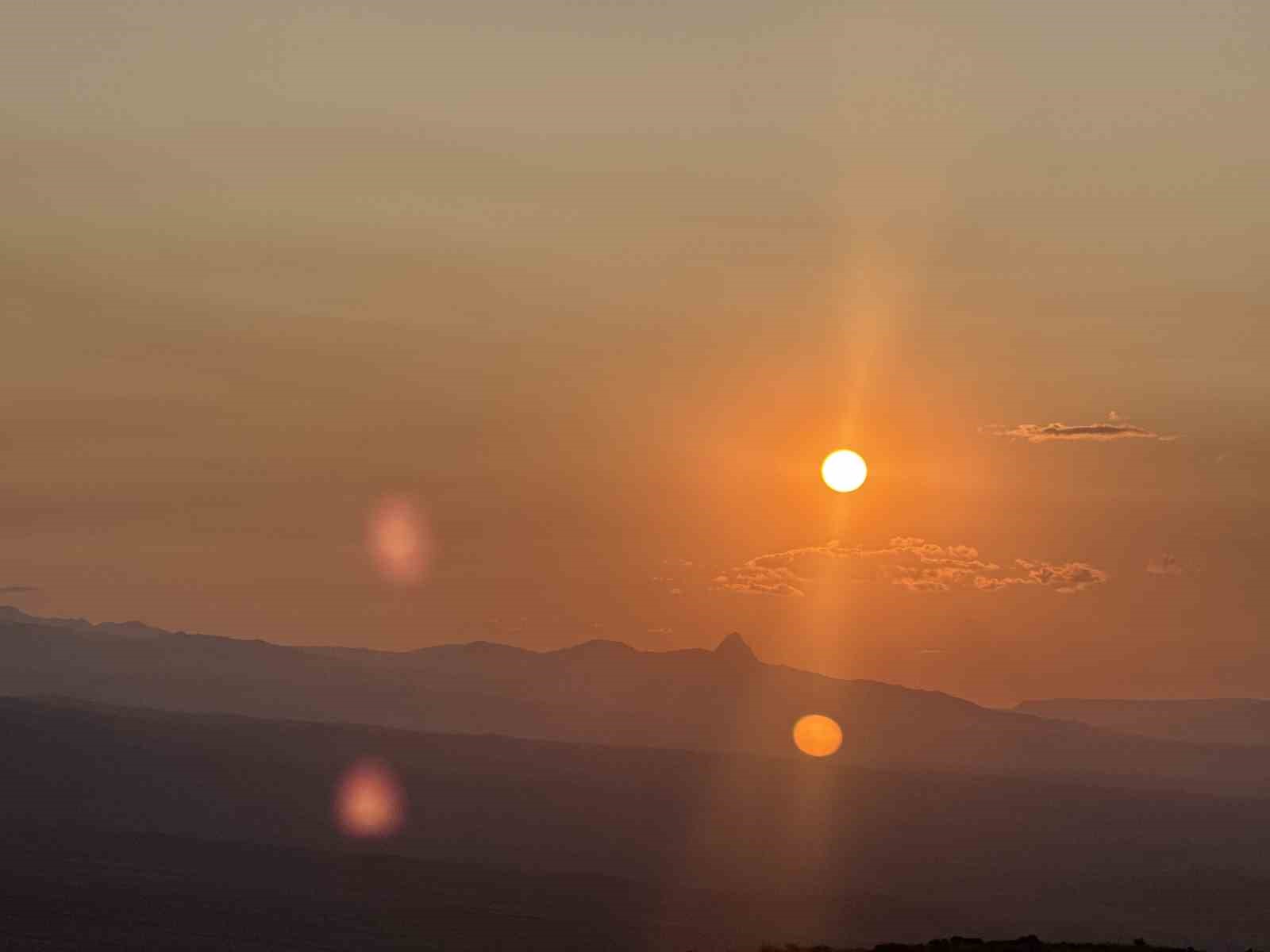 Iğdır’da Tekelti Dağı’nda gün batımı görsel şölen oluşturdu