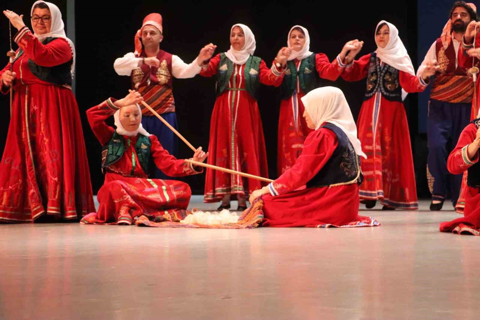 "Sanatın Işığında Öğretmenler" programı büyük beğeni topladı