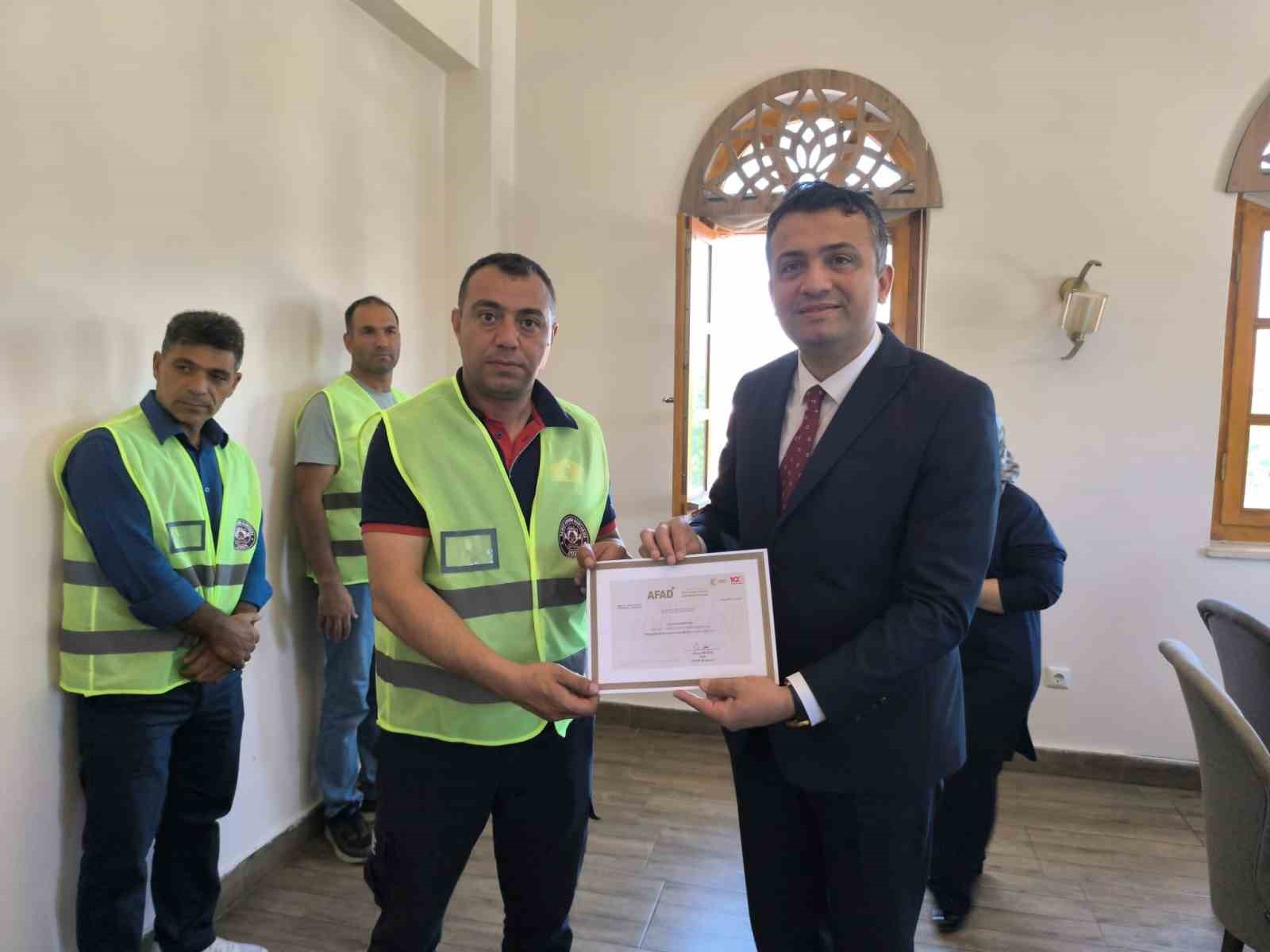 Arama kurtarma eğitimi alan personellere sertifikaları verildi