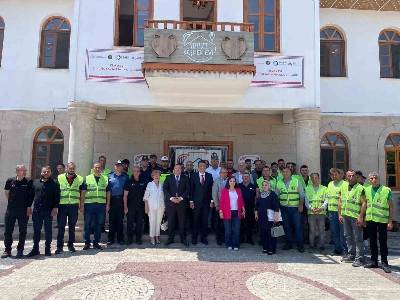 Arama kurtarma eğitimi alan personellere sertifikaları verildi
