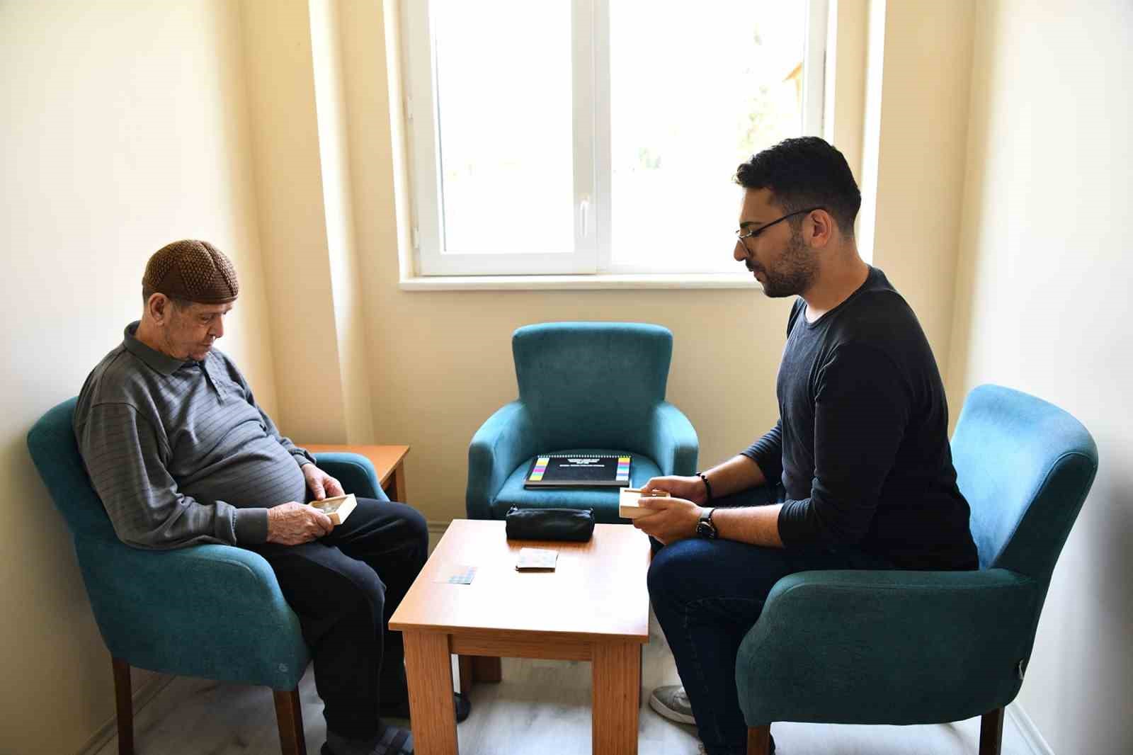 Alzheimer hastaları dil becerilerini geliştiriyor
