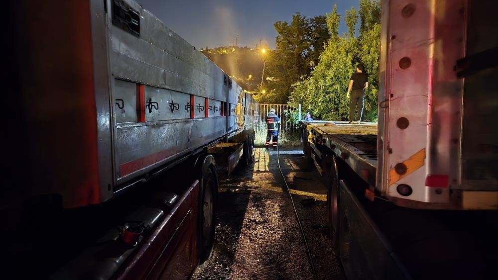 Tır dorselerini yaktığı belirlenen zanlı yakalandı
