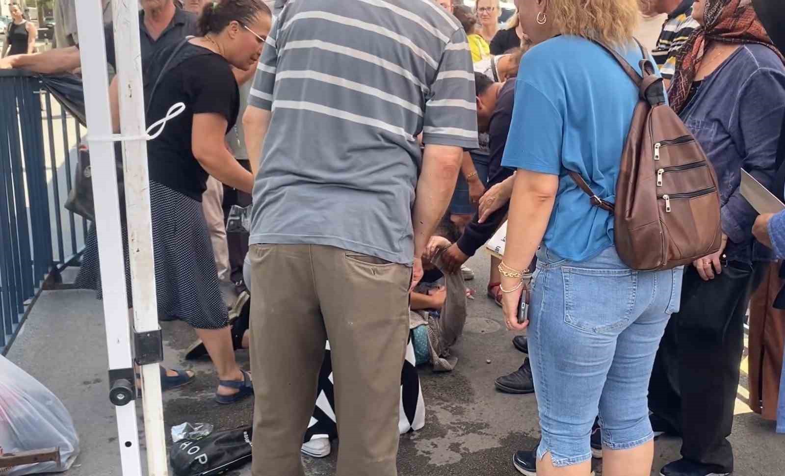 Ferdi Zeyrek&rsquo;in taziyesinde yaşlı kadın fenalaştı
