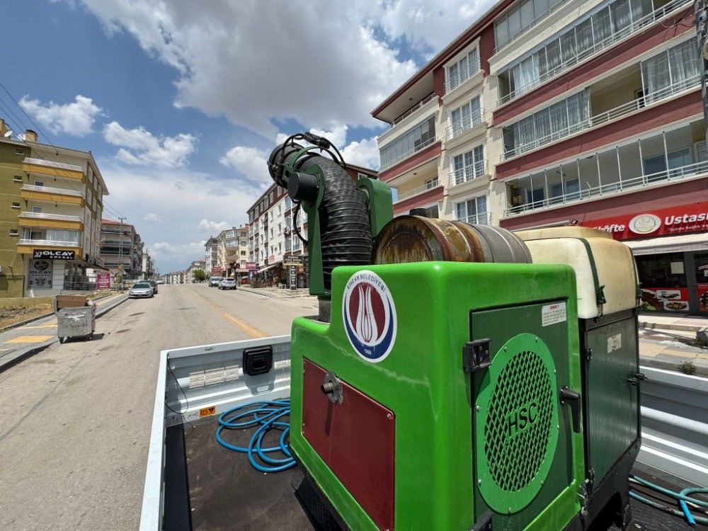 Sincan Belediyesi ilaçlama çalışmalarını artırdı