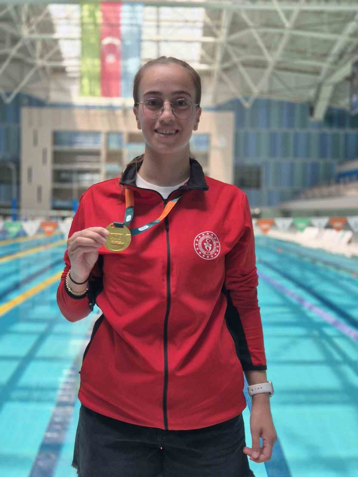 Avrasya &Uuml;niversitesi &ouml;ğrencisi Bak&uuml;&rsquo;den altın madalya ile d&ouml;nd&uuml;
