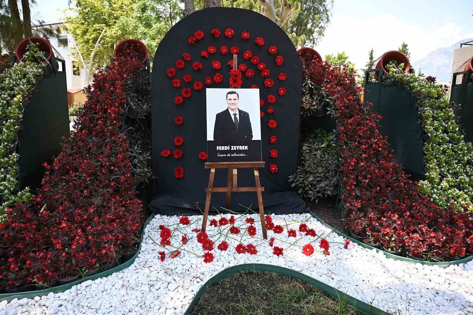 Kemer’de Başkan Zeyrek için anma alanı oluşturuldu