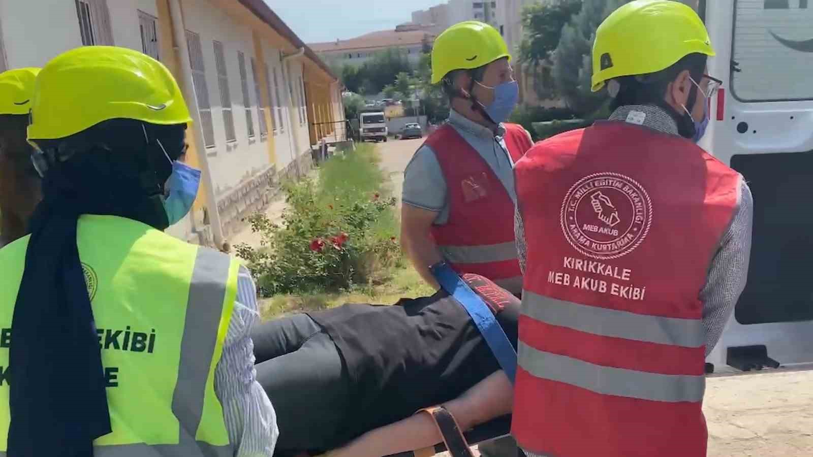 Kırıkkale&rsquo;de okulda nefes kesen yangın tatbikatı
