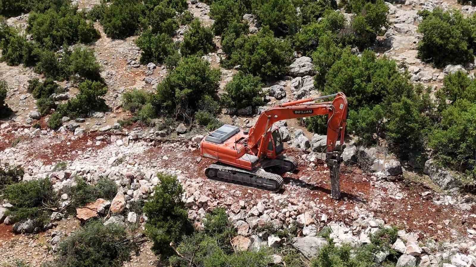 Eskişarkaya&rsquo;da arazi yolu hasreti sona erdi
