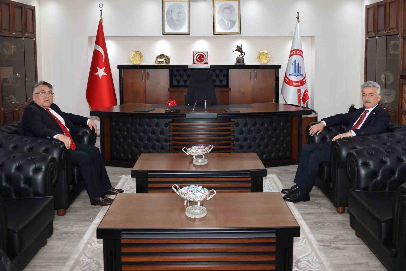 Danıştay Başkanı Yiğit&rsquo;ten Rekt&ouml;r &Ouml;z&ouml;l&ccedil;er&rsquo;e ziyaret
