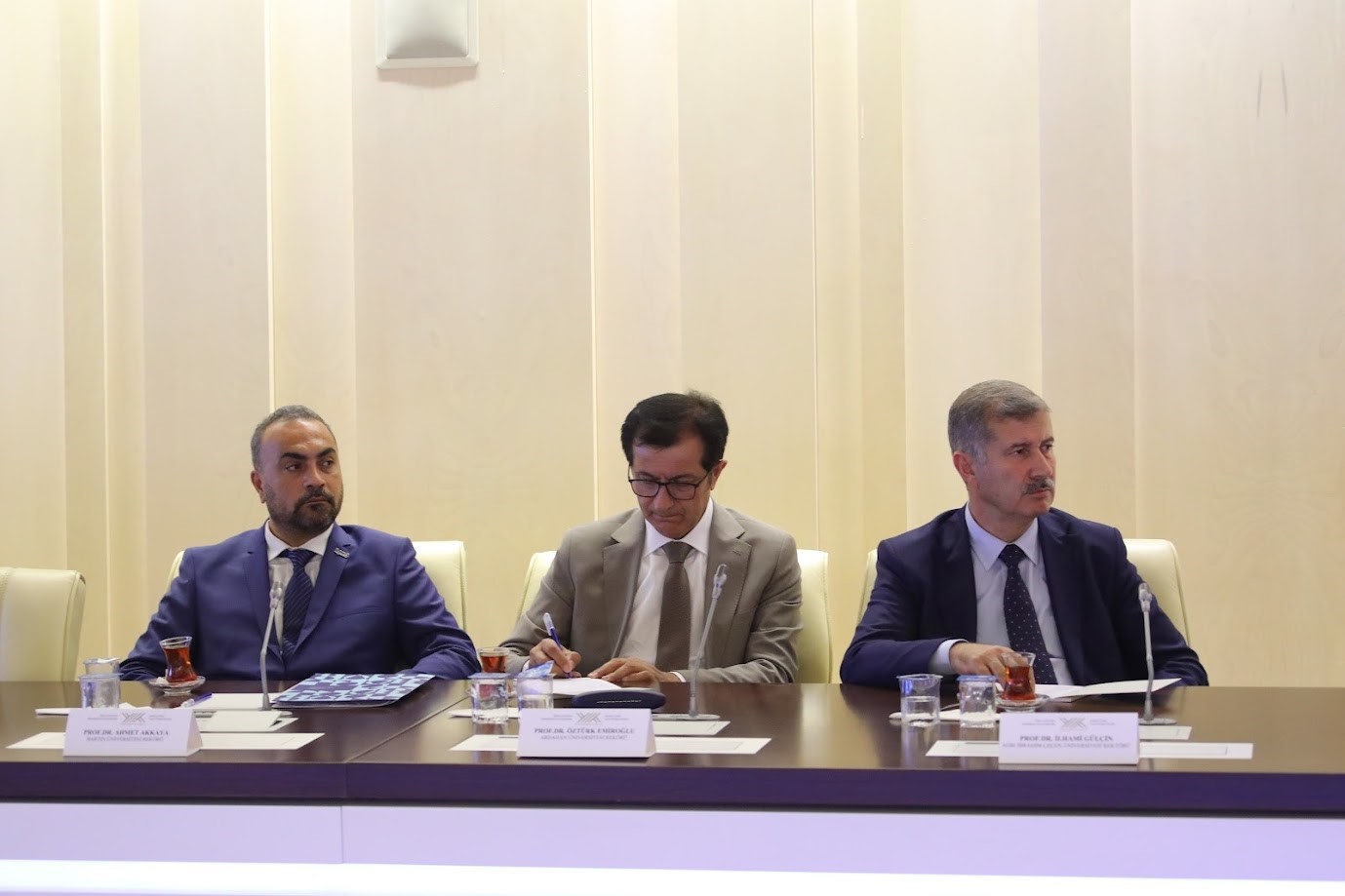 Aİ&Ccedil;&Uuml; Rekt&ouml;r&uuml; Prof. Dr. İlhami G&uuml;l&ccedil;in, rekt&ouml;rl&uuml;k mazbatasını aldı
