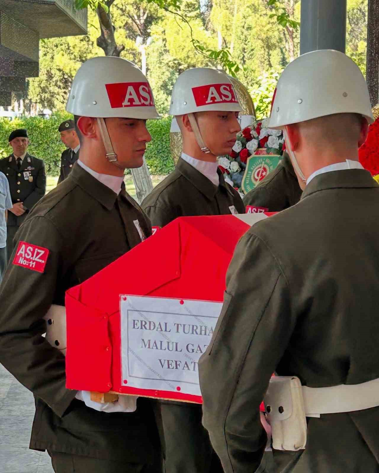 Denizli gazisine askeri t&ouml;renle veda etti
