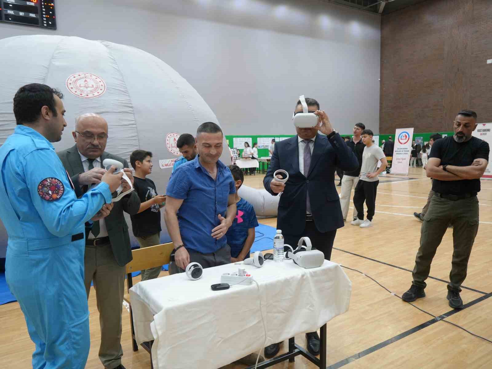 Kastamonu’da öğrencilerin projeleri festivalde sergilendi
