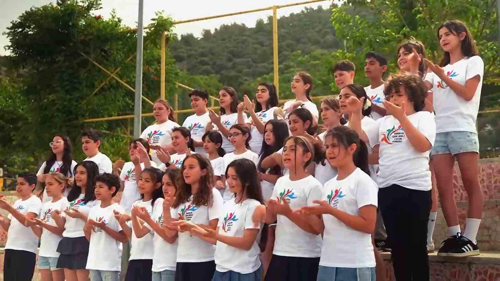 Bodrumlu çocuklardan anlamlı mesaj: Bırak tableti telefonu, hayatı kaçırma