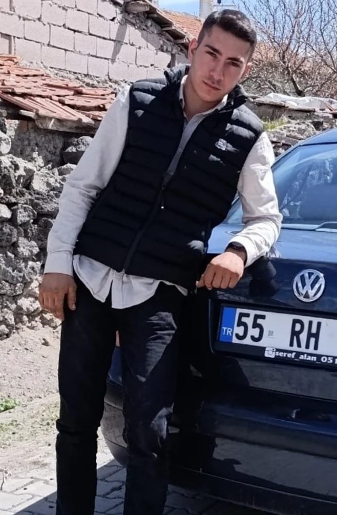 Kamyonla &ccedil;arpışan motosiklet s&uuml;r&uuml;c&uuml;s&uuml; hayatını kaybetti
