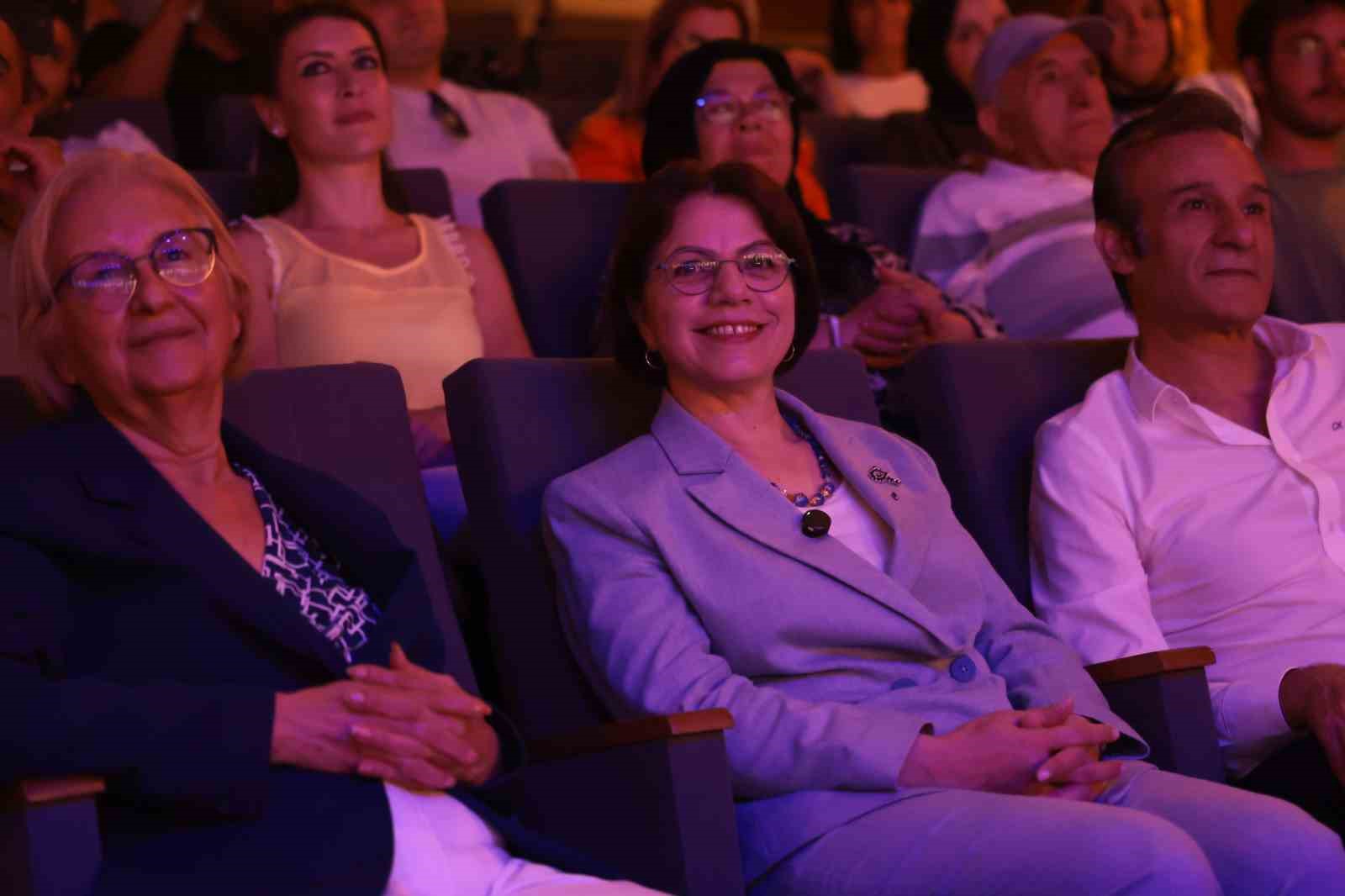 Başkan Köymen, mutlu günlerinde çocukları yalnız bırakmadı