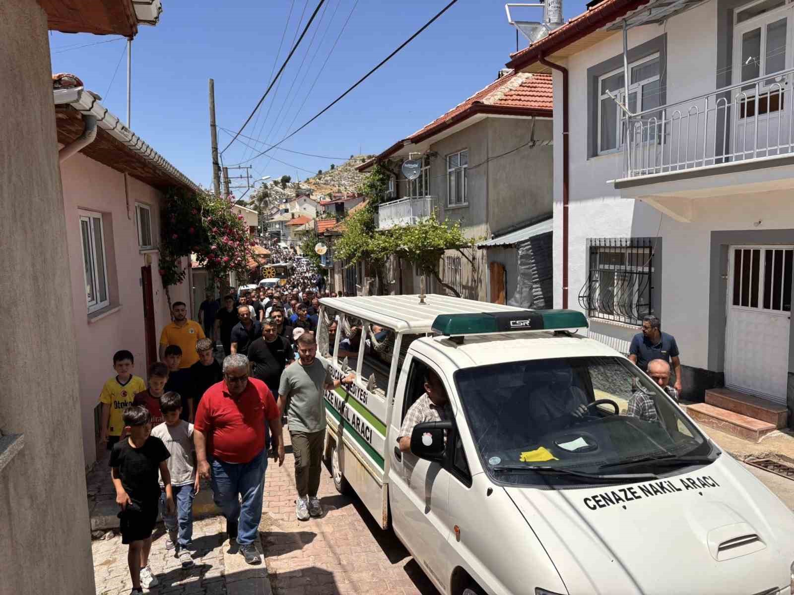 Kayıp kurbanlığını ararken canından olan genç toprağa verildi