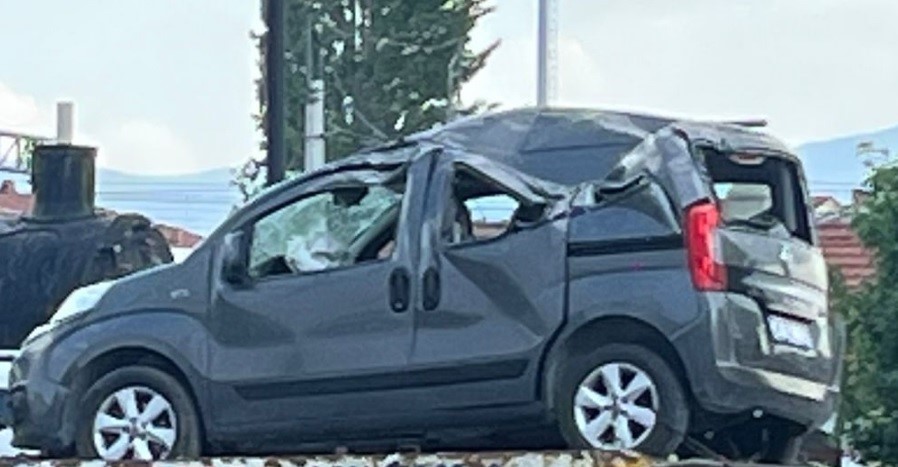 Tavşanlı’da kontrolden çıkan araç takla attı, sürücüsü yaralandı