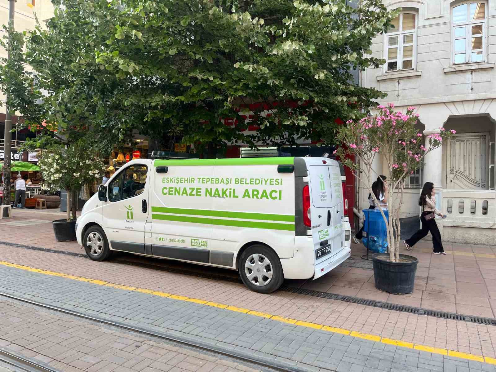 Emekli doktor evinde &ouml;l&uuml; bulundu
