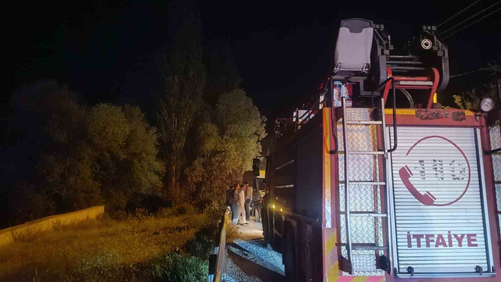 Bah&ccedil;esaray&rsquo;da &ccedil;aya d&uuml;şen kız &ccedil;ocuğu hayatını kaybetti
